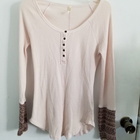 Free People Alpine Cuff Thermal In Frosty Pink - Picture 2 of 5